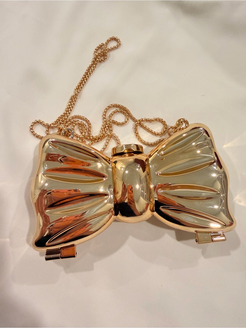 Gold Bow-Shaped Chain Mini Bag - Picture 4 of 10
